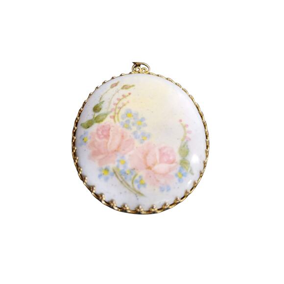 Vintage Cameo Necklace Pink Floral Roses Romantic Whimsy Gold Tone Fairy - Picture 1 of 7